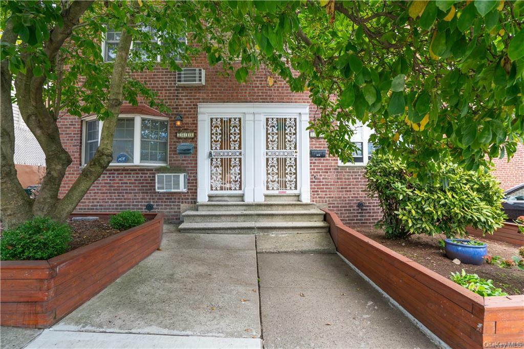 Property Photo:  2848 E 194th Street  NY 10461 