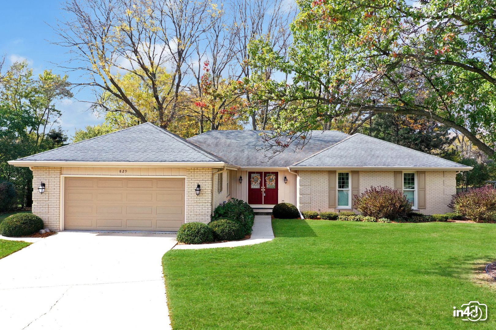 Property Photo:  829 Appleby Court  IL 60540 