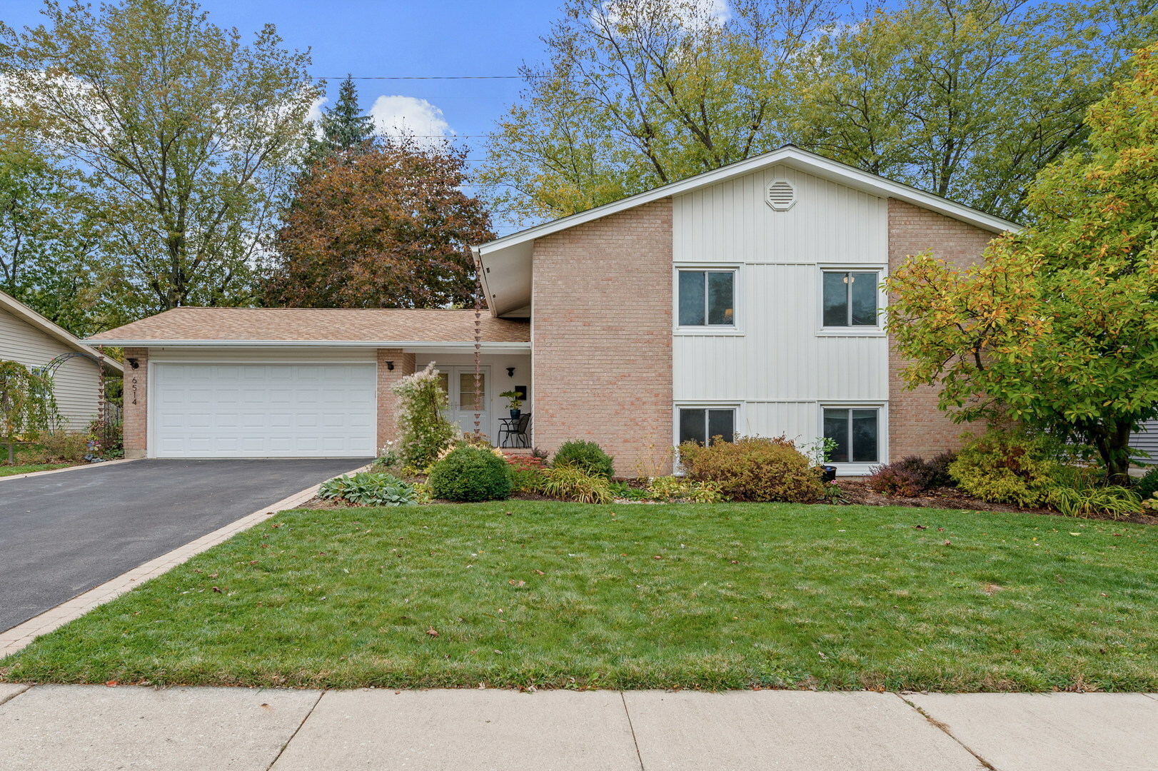 Property Photo: 6514 Macarthur Drive IL 60517