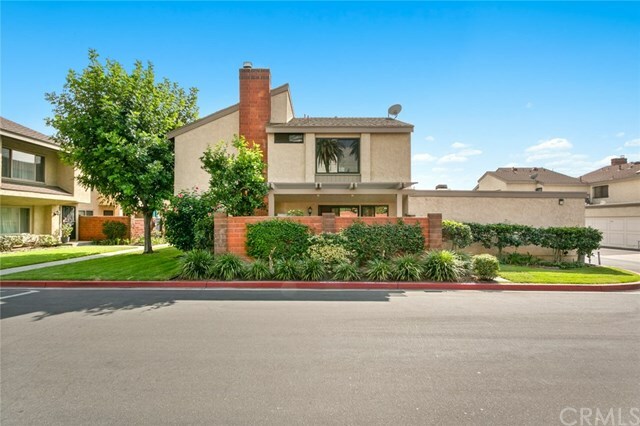 Property Photo:  915 W Lamark Lane  CA 92802 