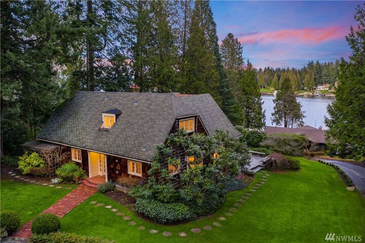 Property Photo:  3430 Evergreen Point Rd  WA 98039 