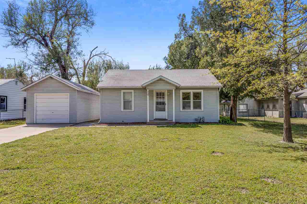 Property Photo:  559 N Anna St  KS 67212 