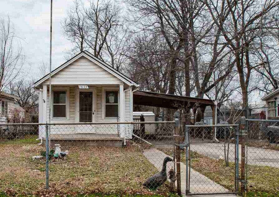 Property Photo:  1623 S Santa Fe  KS 67211 