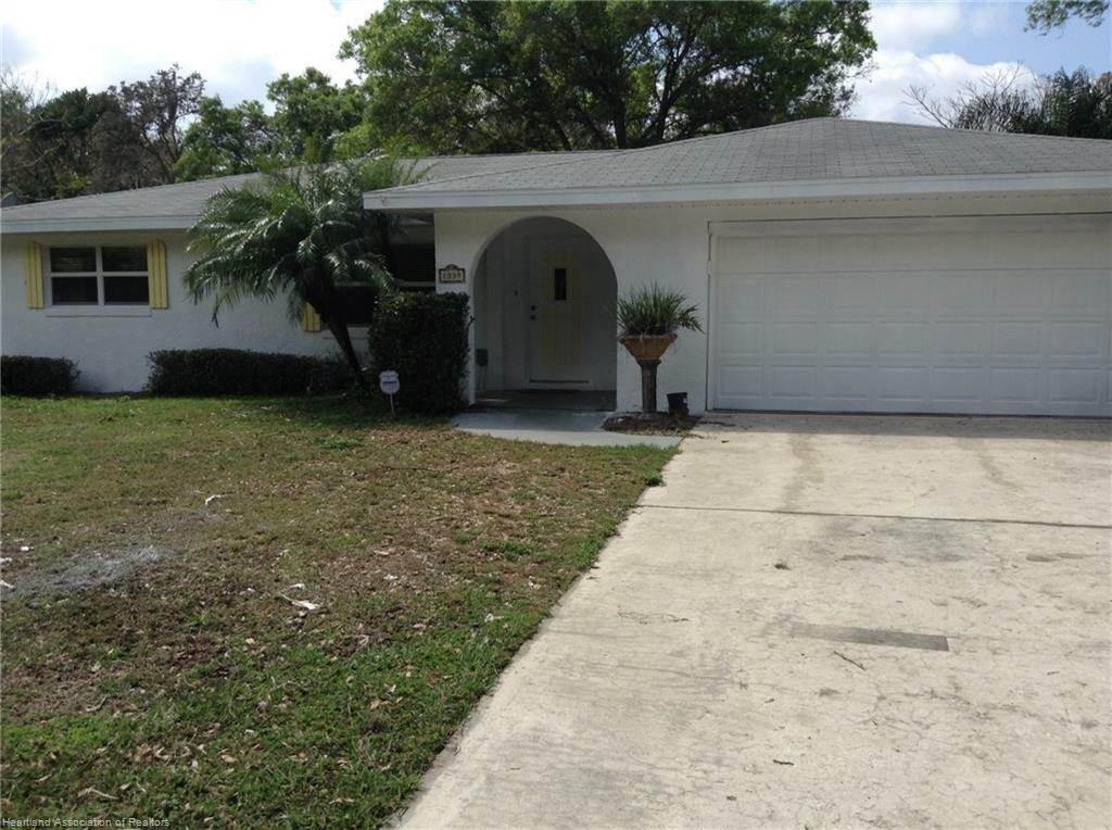 Property Photo:  1039 Bellevue Avenue  FL 33870 