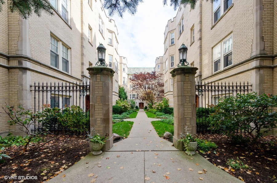 Property Photo: 823 Forest Avenue 1E IL 60202