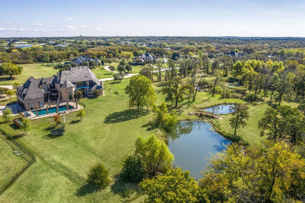 Property Photo: 835 Manor Drive TX 76226