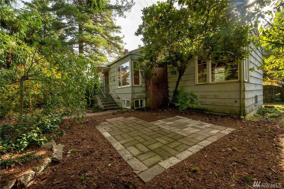 Property Photo:  2025 NE 107th St  WA 98125 