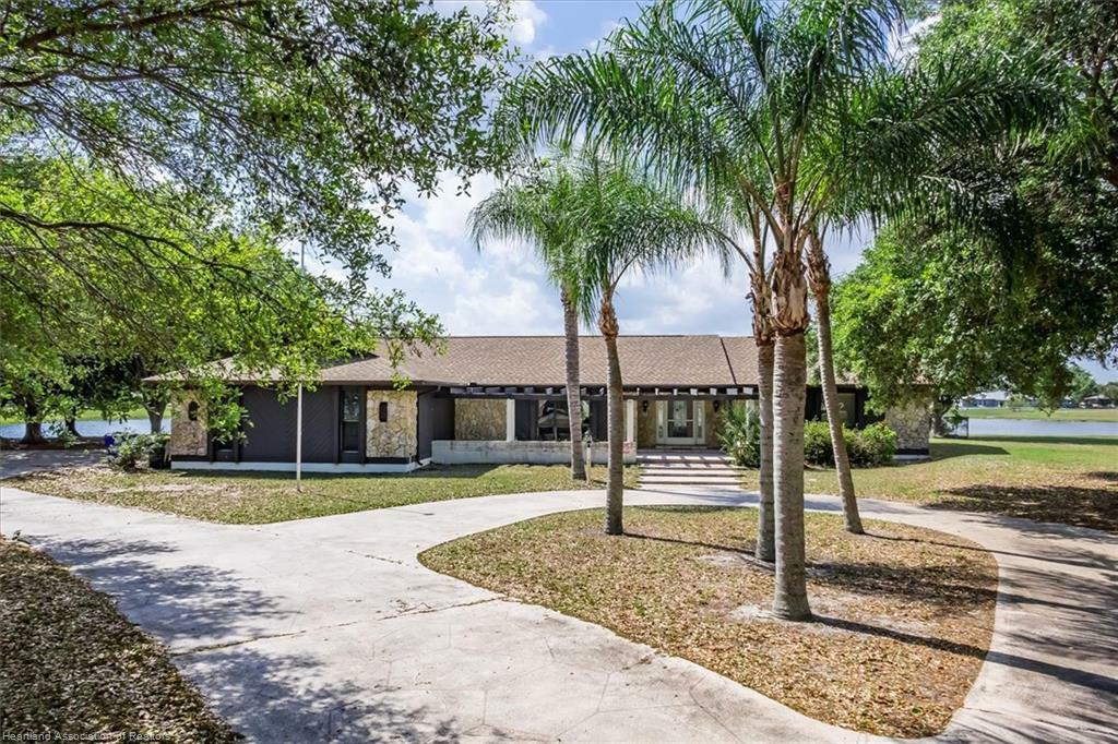 Property Photo:  501 Castile Court  FL 33876 