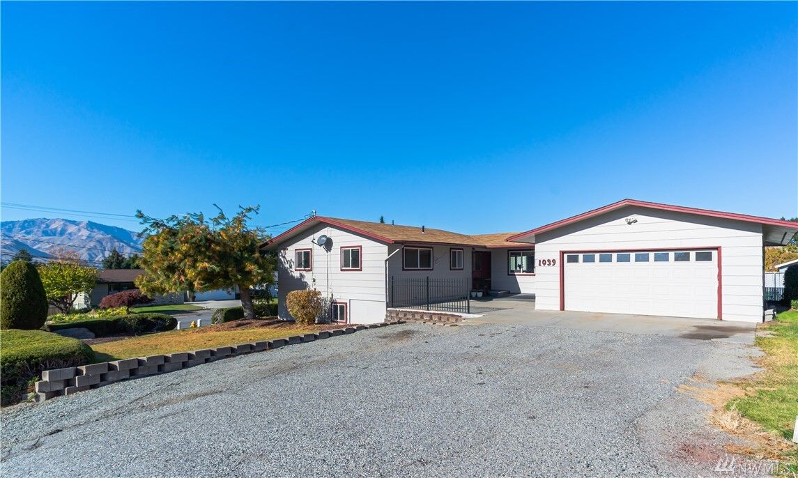 Property Photo:  1039 3rd St SE  WA 98802 