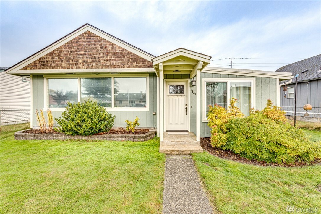 Property Photo:  1421 W 6th St  WA 98363 