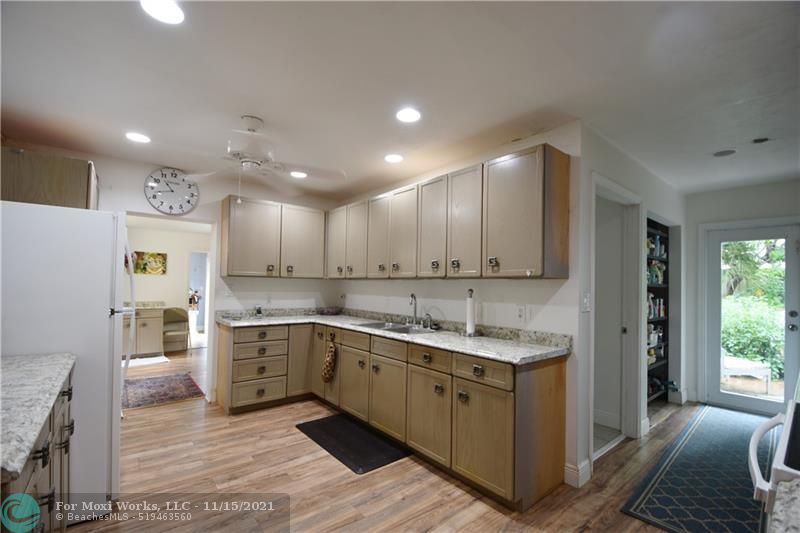 Property Photo: 3041 NE 14th Ave FL 33334