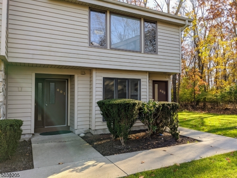 Property Photo:  401 Mohegan Circle  NJ 07848 