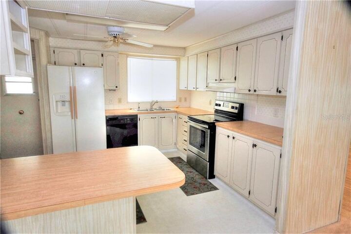 Property Photo:  1405 Skyline Court  FL 32778 