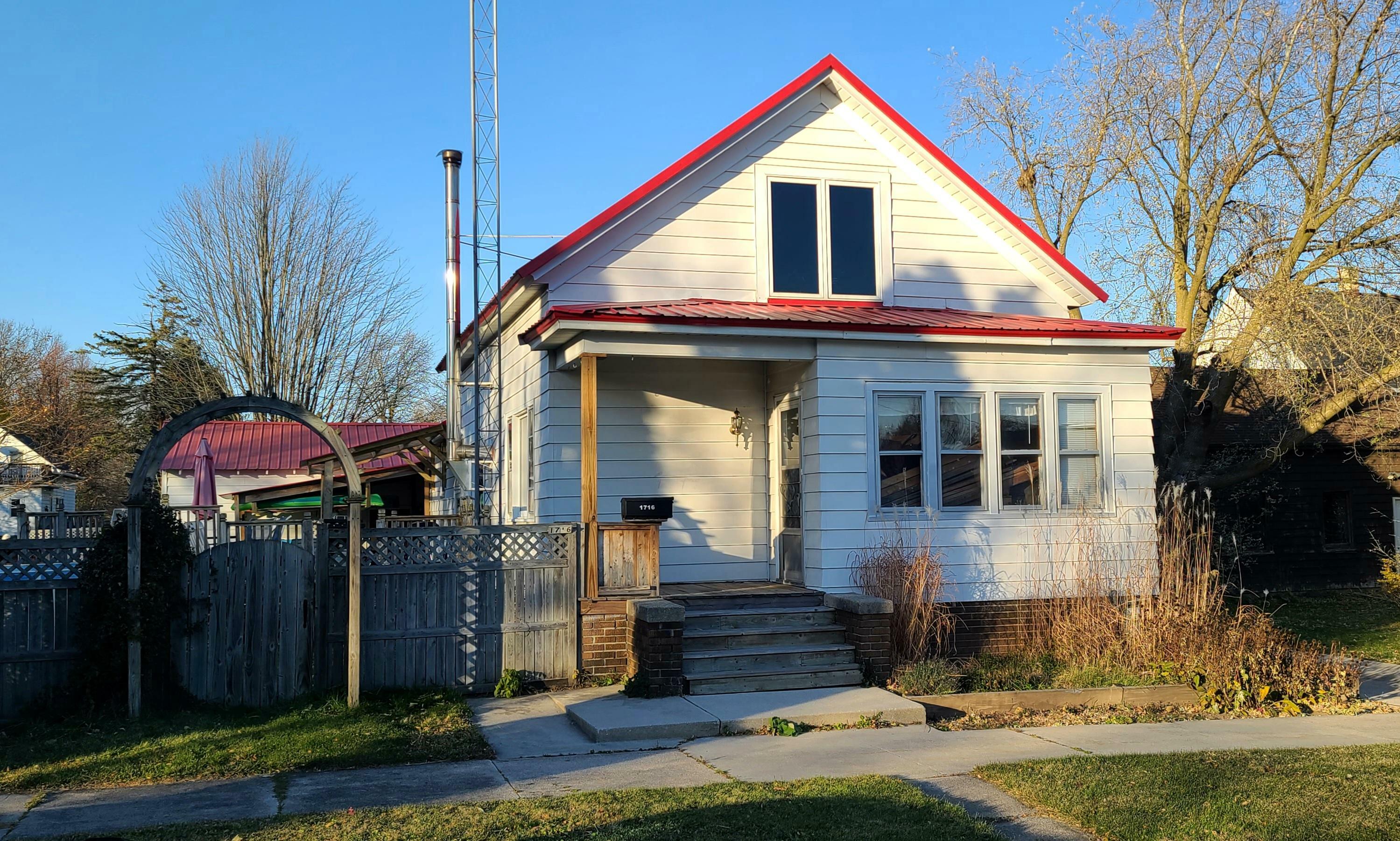 Property Photo: 1716 Alabama Ave WI 53081