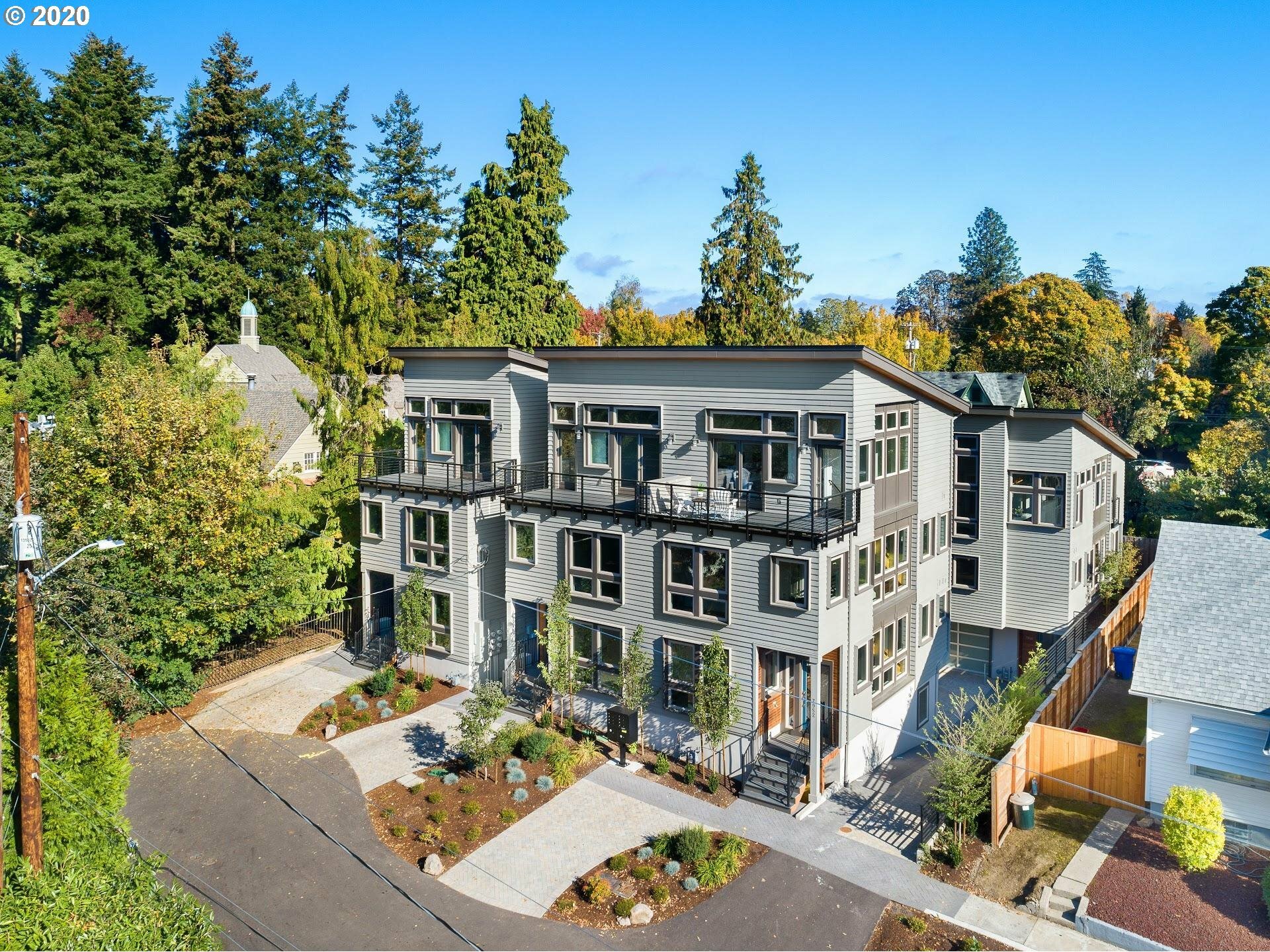 Property Photo: 7926 SE 6th Ave 4 OR 97202