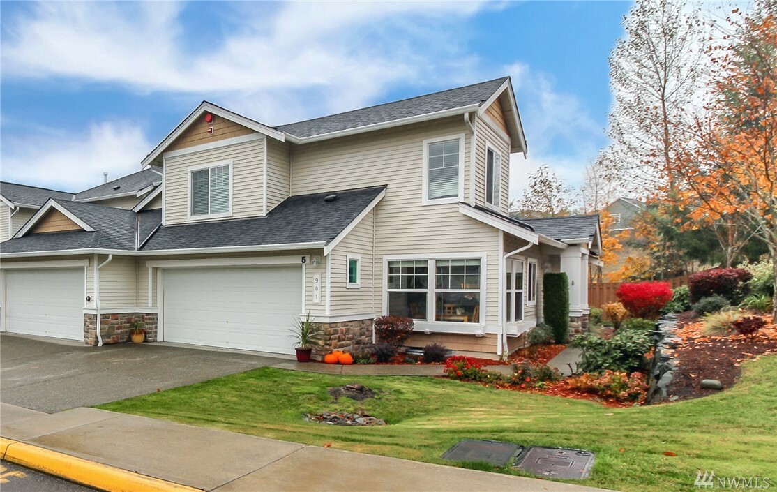 Property Photo:  901 71st St SE  WA 98092 