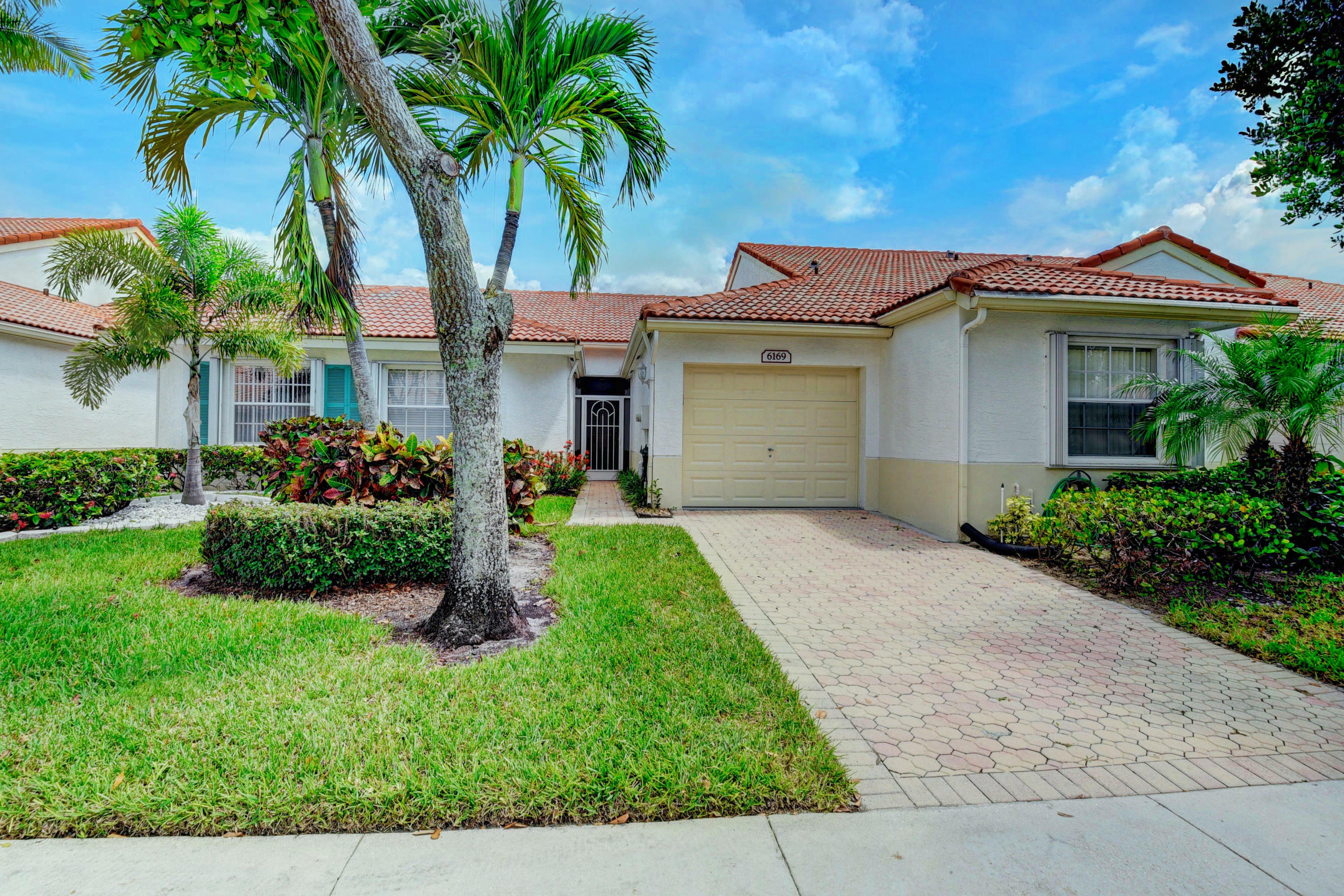 Property Photo:  6169 Lake Hibiscus Drive  FL 33484 