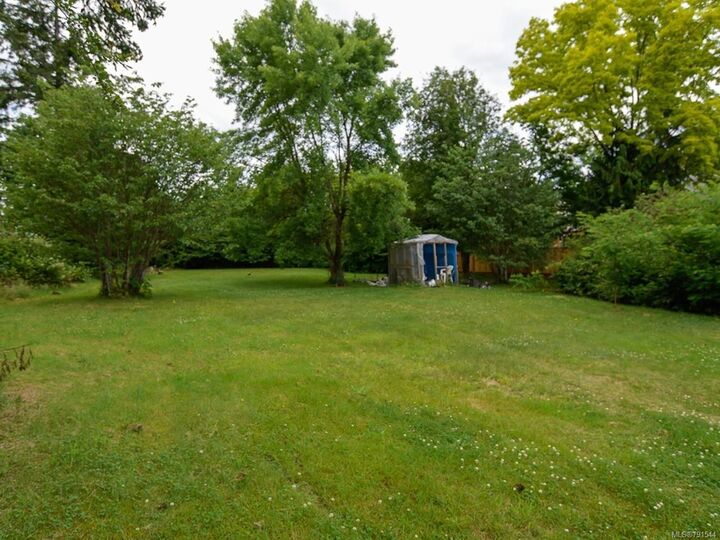 Property Photo: 1655 20th St BC V9N 2G3