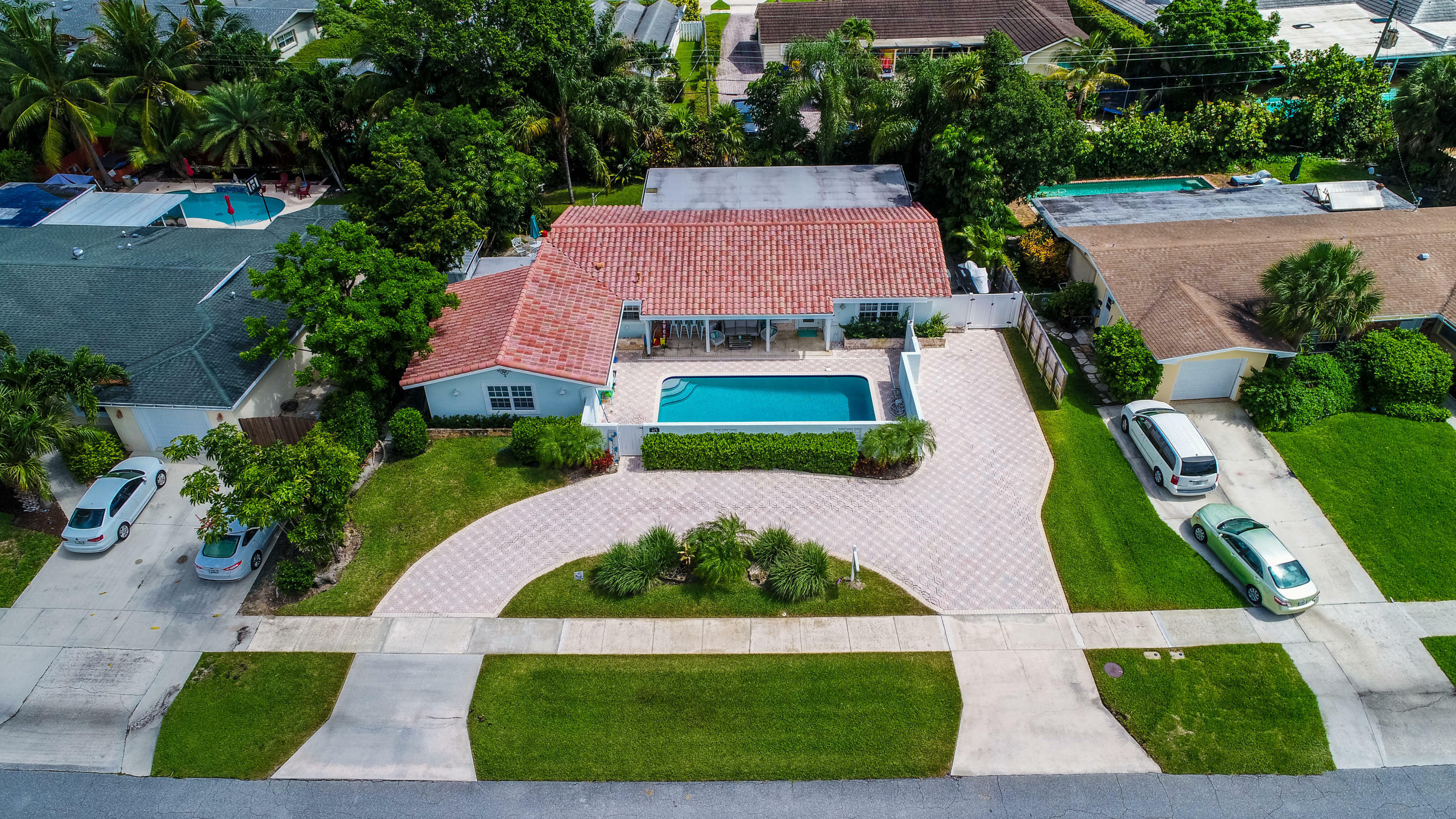 Property Photo:  425 Marlin Road  FL 33408 