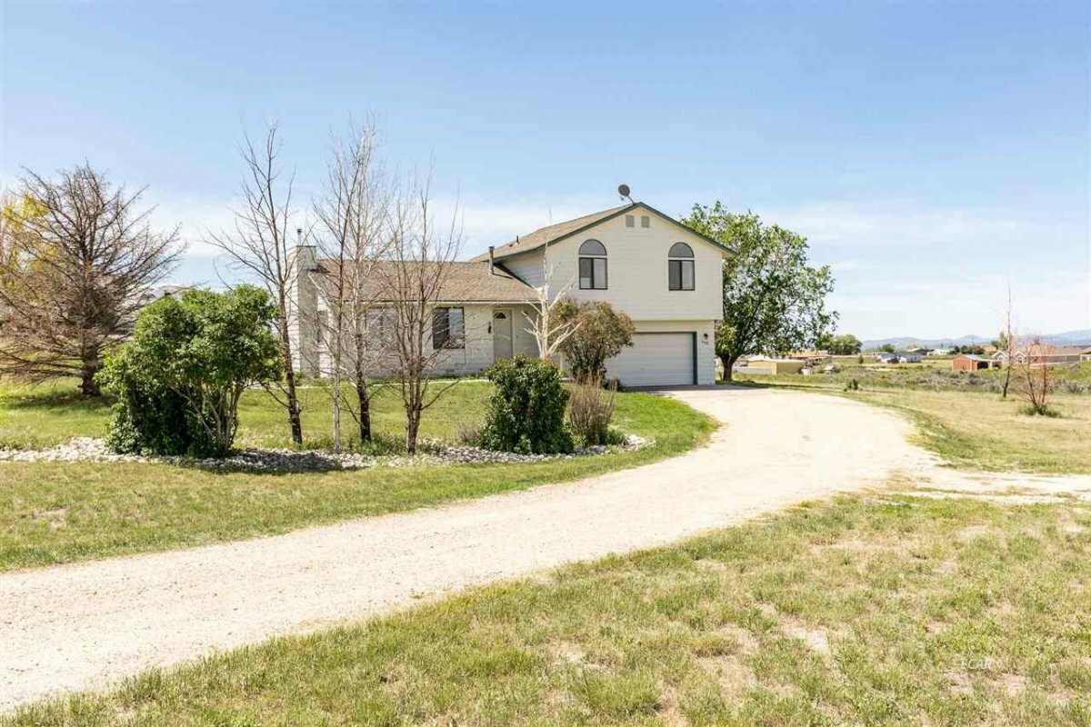Property Photo: 485 Blakeland Dr NV 89815
