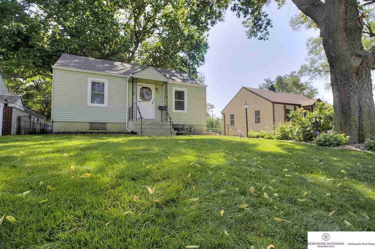 Property Photo:  919 McLaughlin  NE 68005-0000 