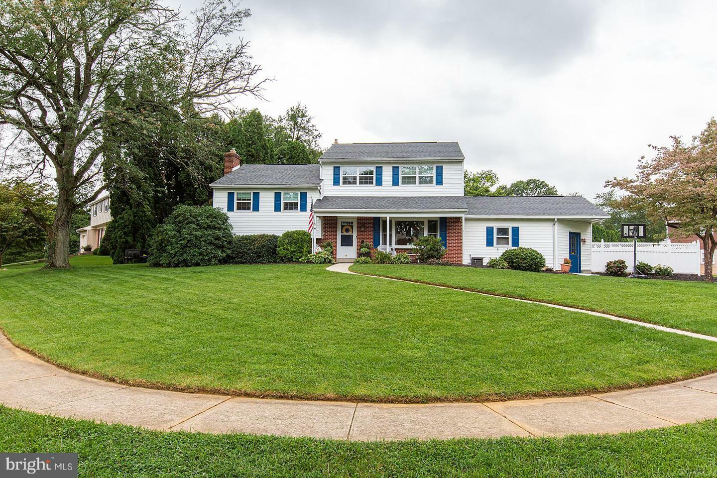 Property Photo:  716 Maplewood Ave  PA 17601 