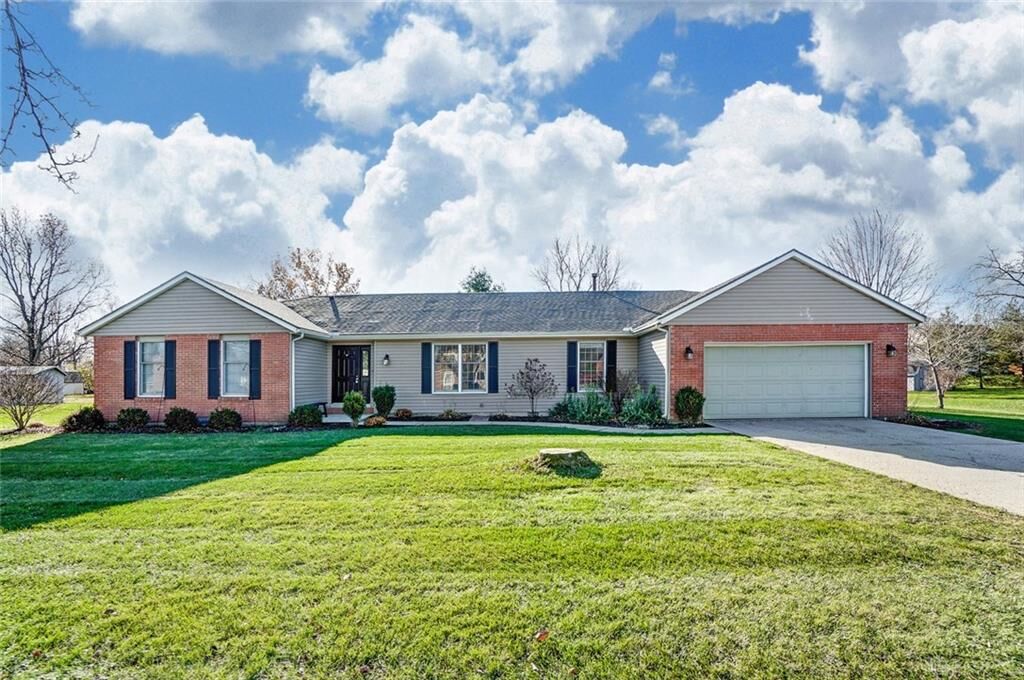 Property Photo: 1933 Fox Run OH 45373