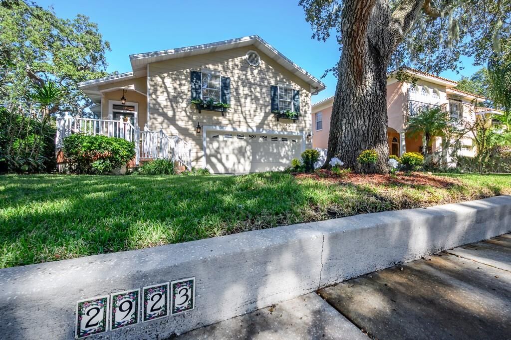 Property Photo:  2923 W Knights Avenue  FL 33611 