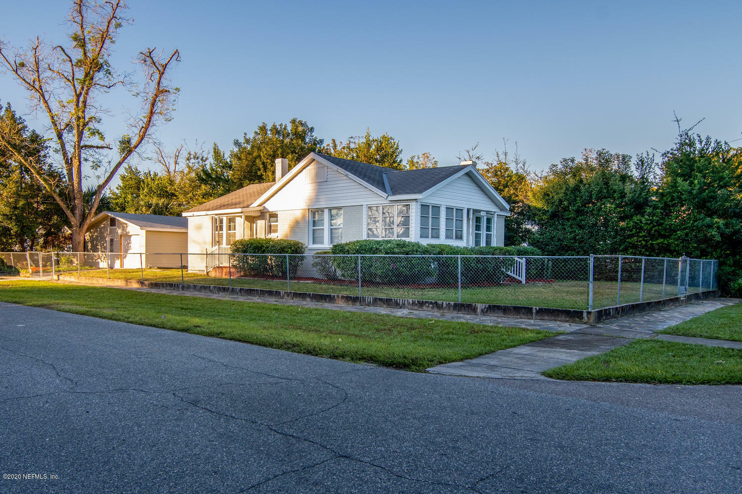 Property Photo:  5102 Sunderland Road  FL 32210 