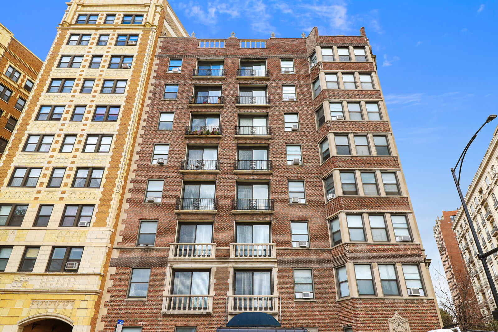 Property Photo: 3330 N Lake Shore Drive 2A IL 60657