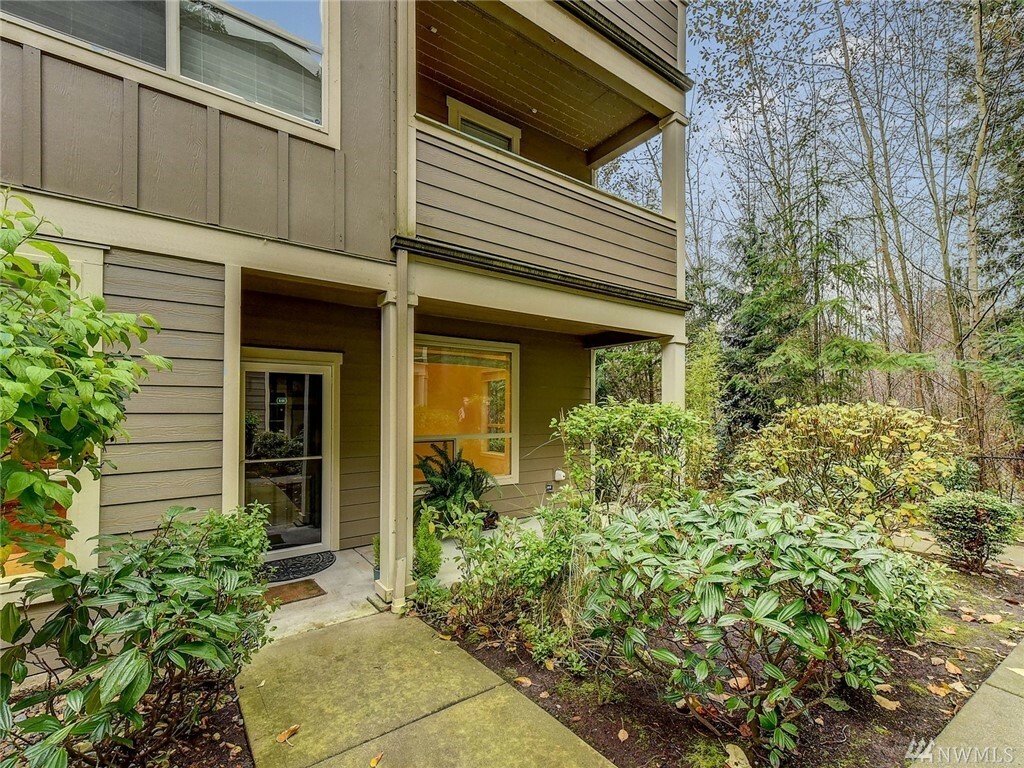 Property Photo:  1900 Weaver Wy R-101  WA 98290 