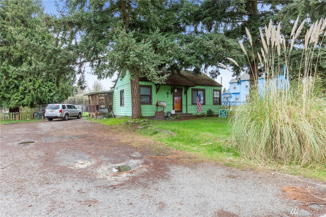 Property Photo:  3003 S 146th St  WA 98168 