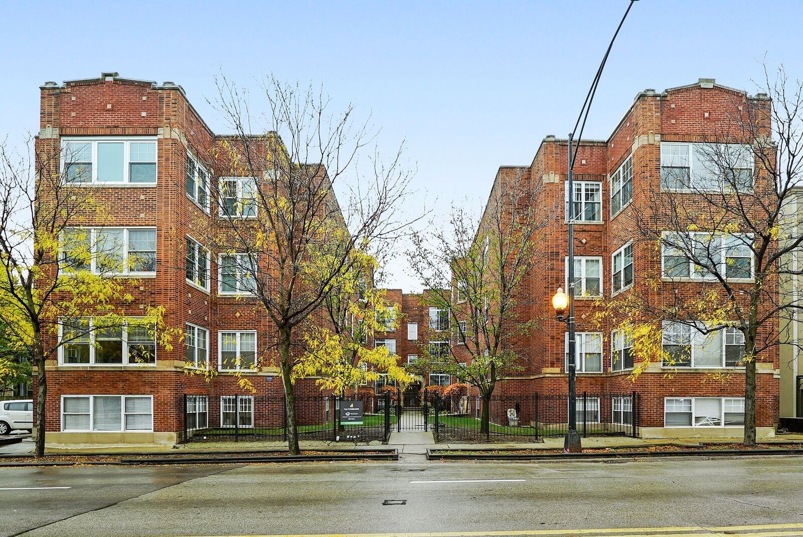 Property Photo: 5882 N Ridge Avenue 3 IL 60660