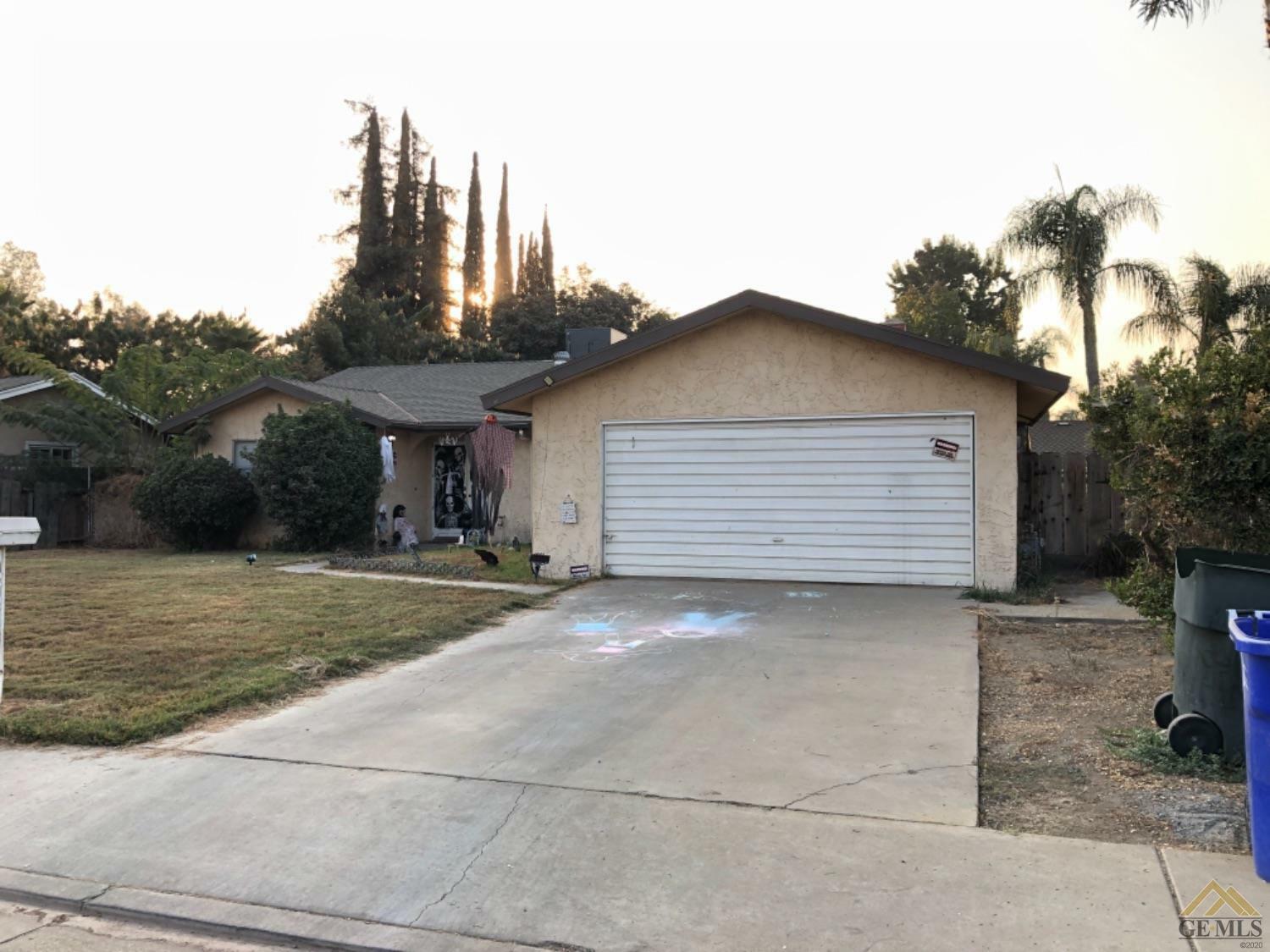 Property Photo:  605 N Salisbury Street  CA 93257 