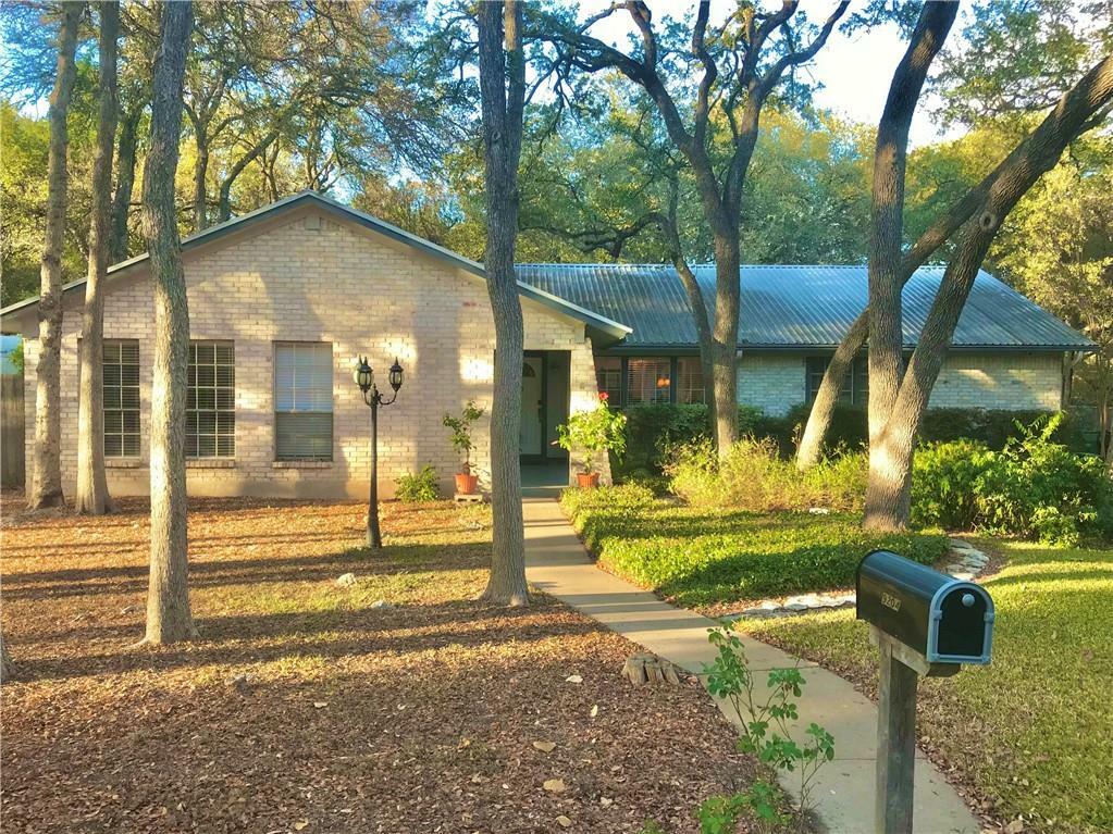 Property Photo:  9204 Hazelhurst Drive  TX 78729 