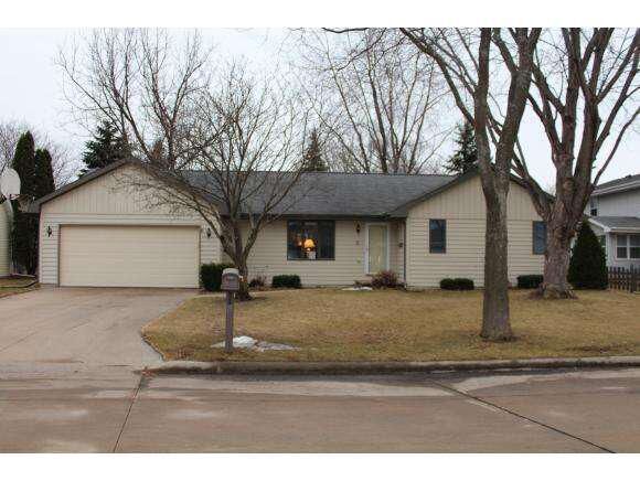 Property Photo:  5 Thistle Down Ct  WI 54915-4526 