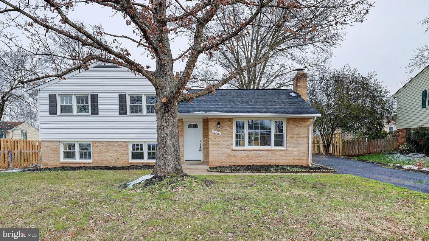 Property Photo: 14708 Crenshaw Drive VA 20120