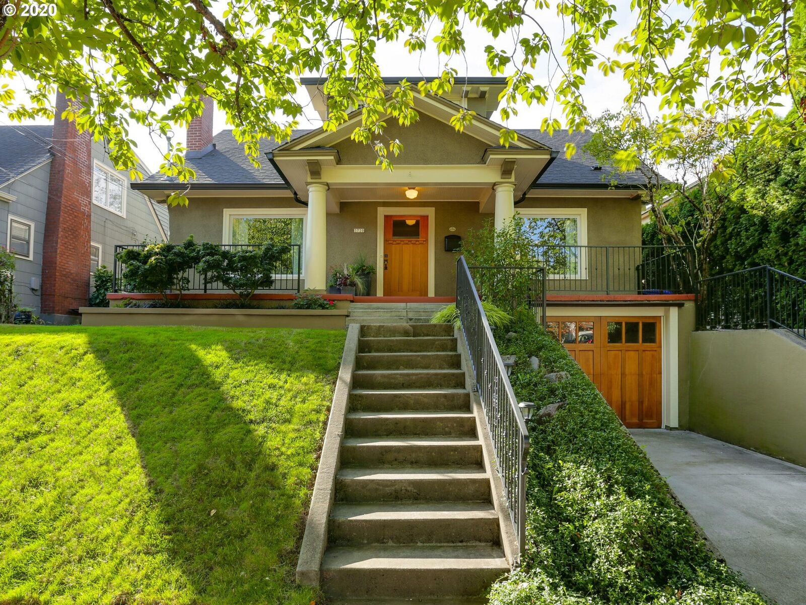 Property Photo:  3720 NE Multnomah St  OR 97232 