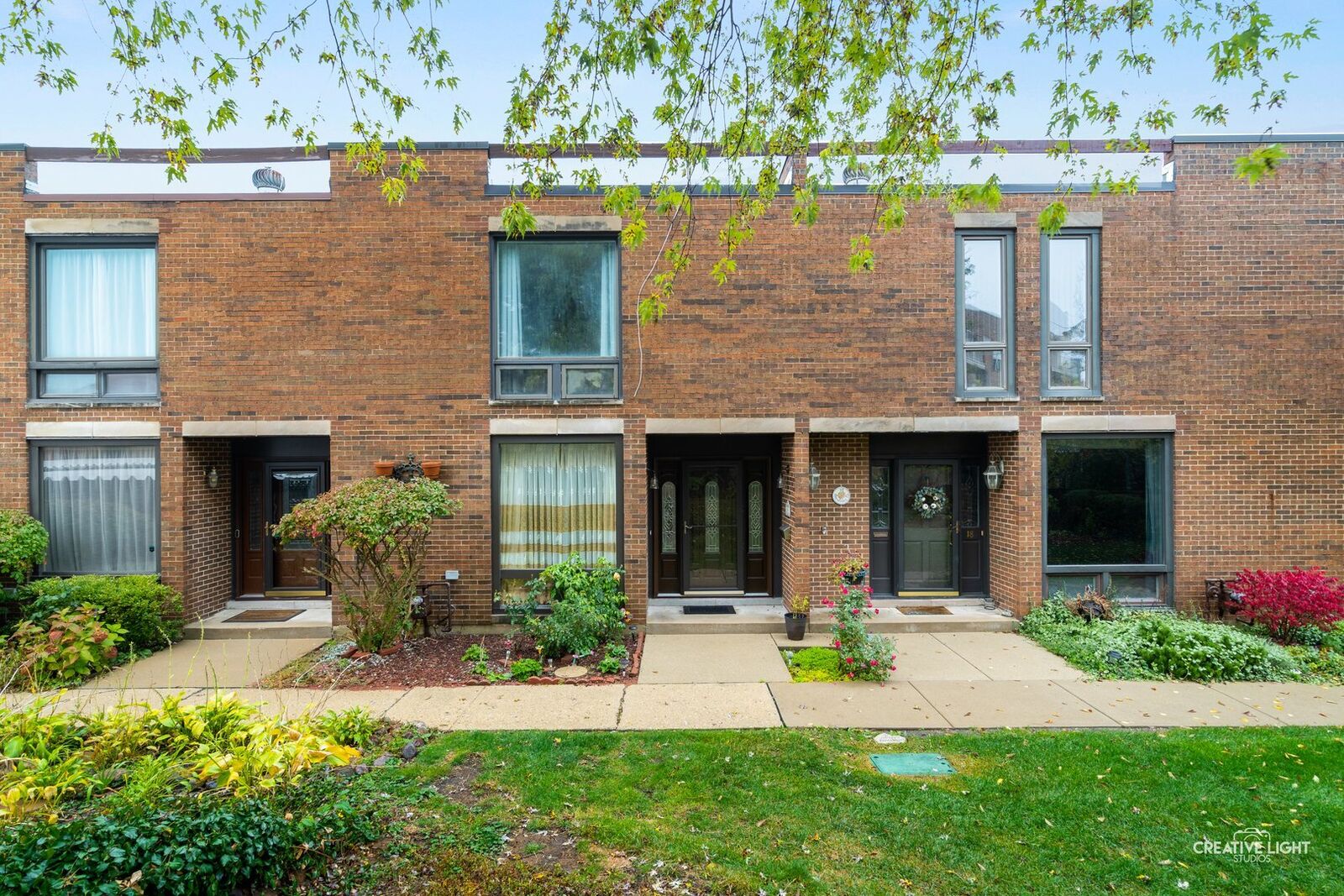 Property Photo: 19 Birch Tree Court IL 60126