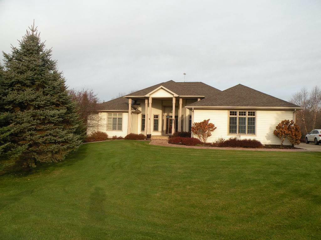 Property Photo:  W13863 Southwoods Court  WI 54971 