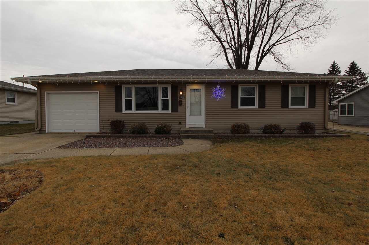 Property Photo:  1901 Kensington St  WI 53546 