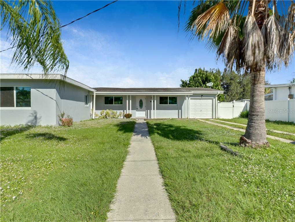 Property Photo:  835 Conreid Drive NE  FL 33952 