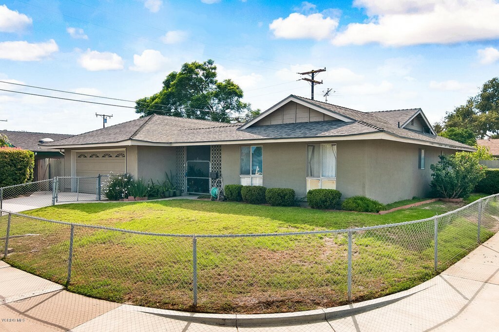 Property Photo:  623 Springfield Avenue  CA 93004 