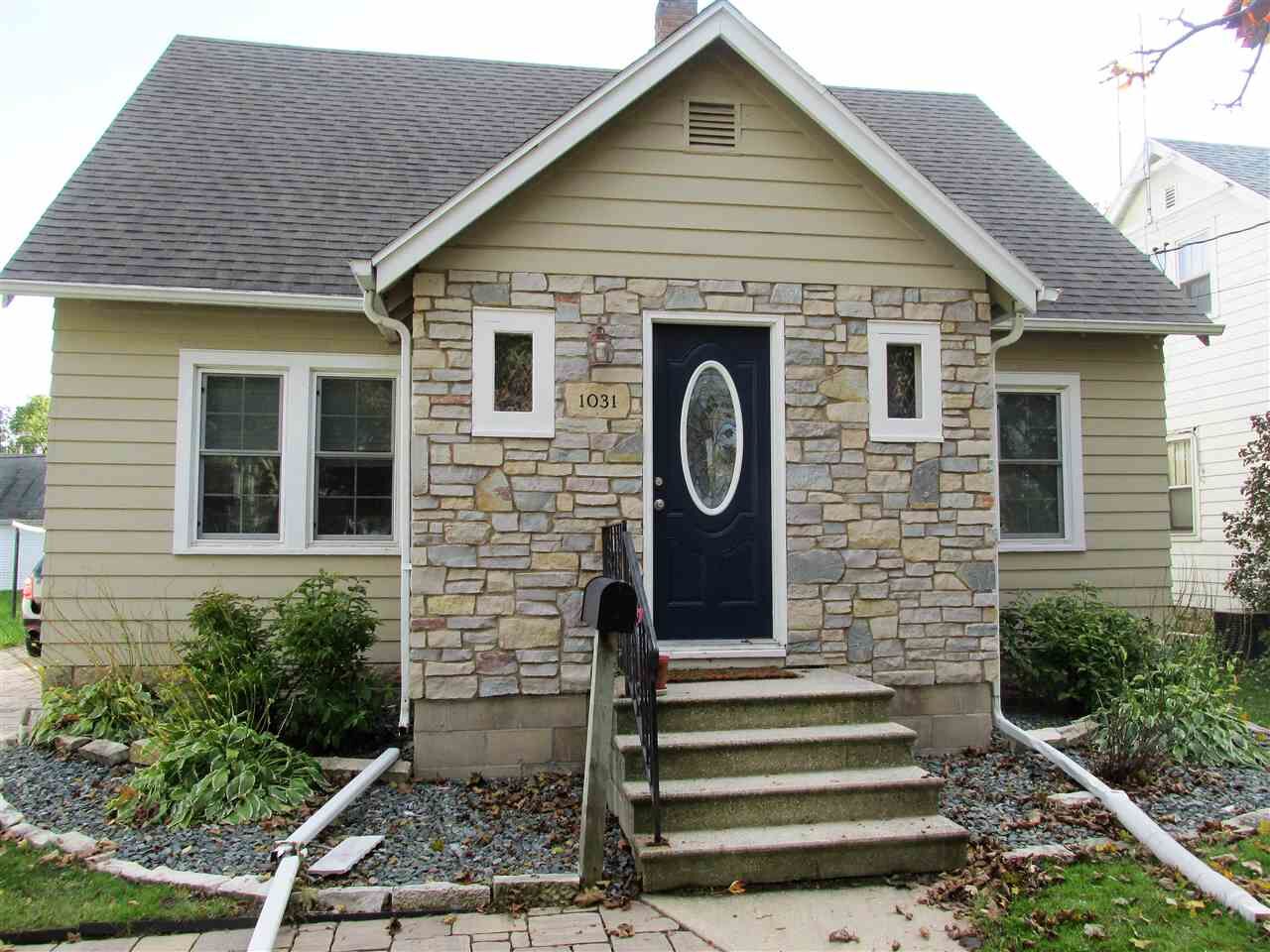 Property Photo:  1031 W Summer Street  WI 54914-3520 