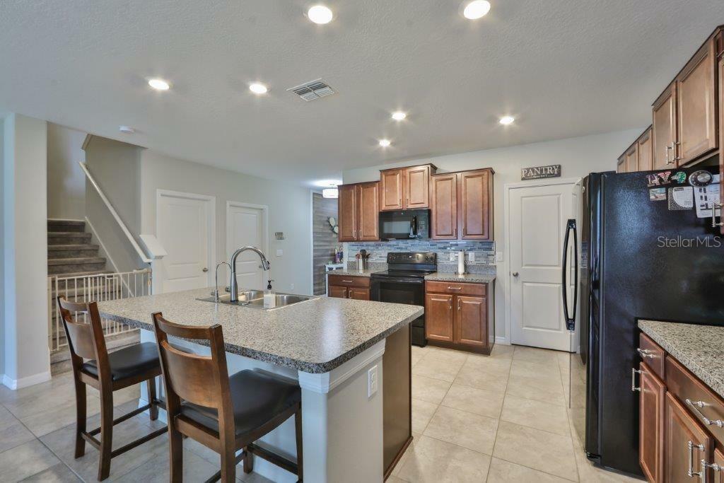 Property Photo:  11207 Leland Groves Drive  FL 33579 