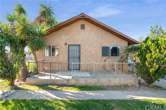 Property Photo:  15675 Russell Avenue  CA 92508 
