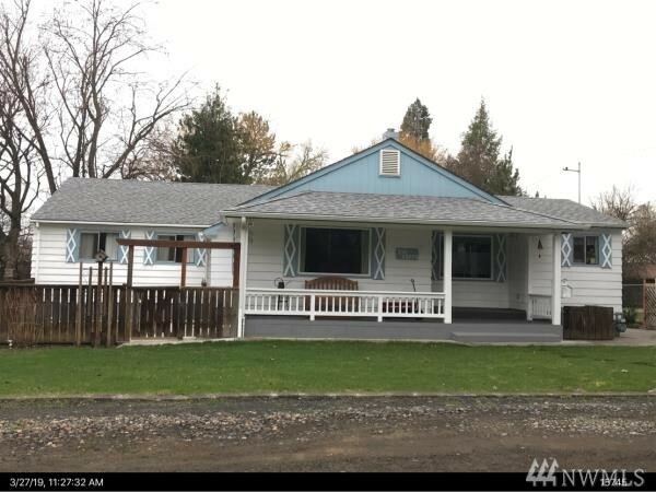 Property Photo:  908 Statesman St  WA 99362 