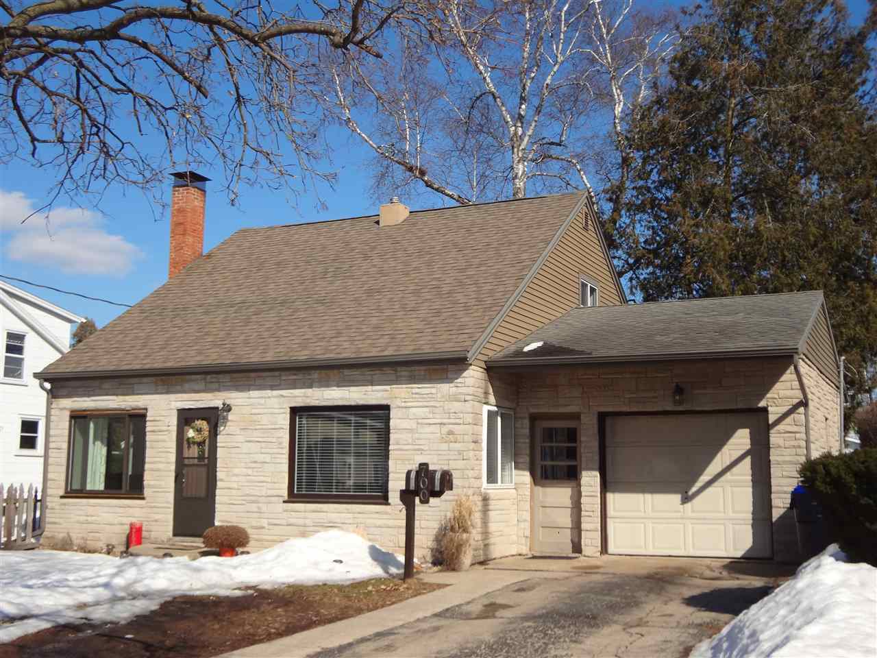 Property Photo:  700 S Shawano Street  WI 54961-1755 