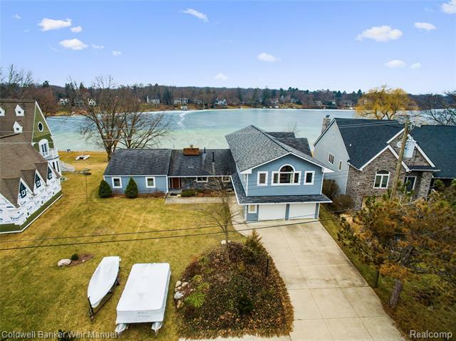 Property Photo: 6483 Alden Dr MI 48324