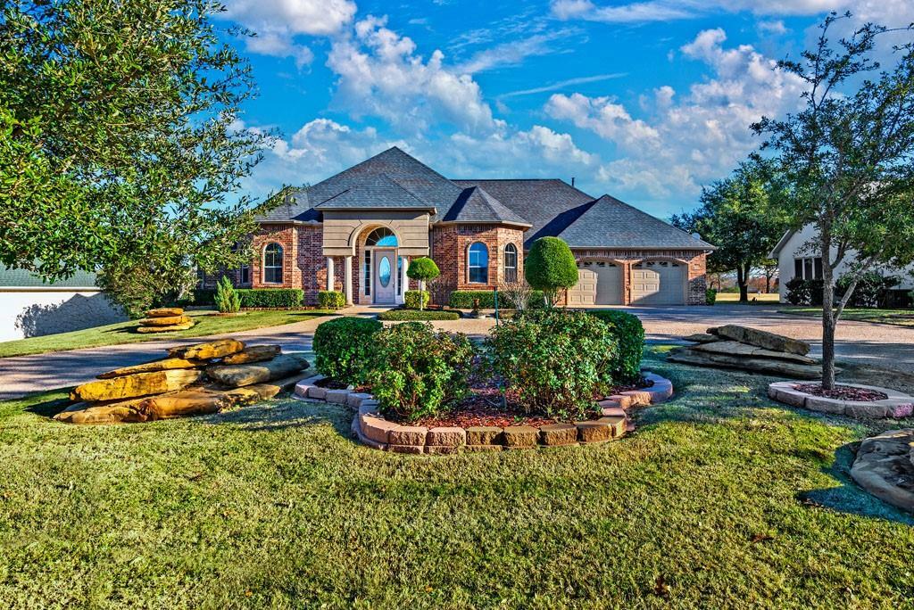 Property Photo:  131 Fairway Loop Drive  TX 75076 